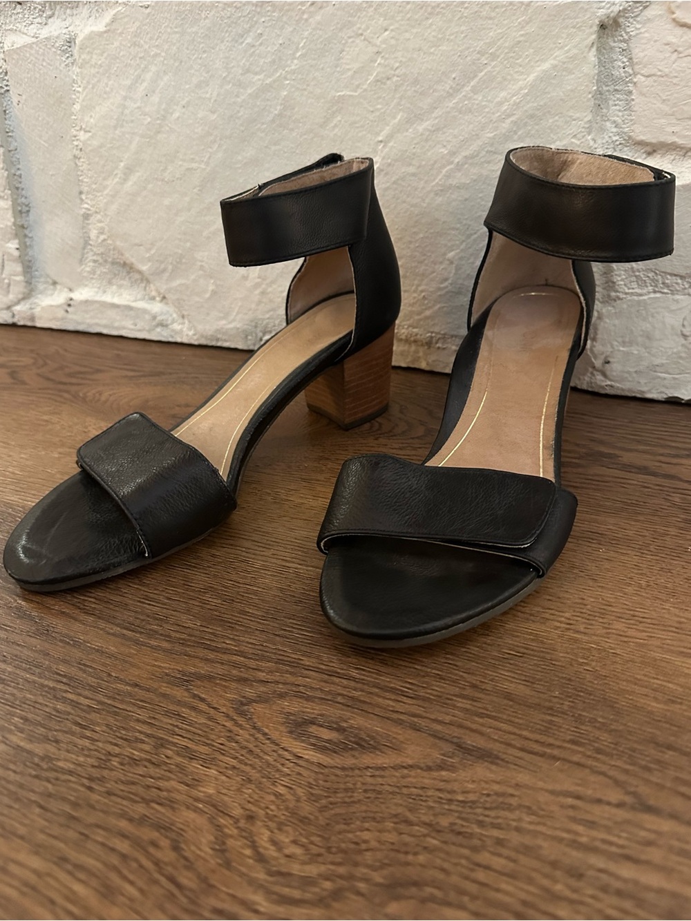 Vionic Solana Black Calf Sandal, Size 8.5 - Picture 5 of 7
